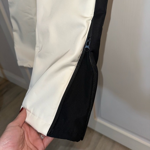 Elegant Women's Black and White Pantsuit - Picture 9 of 9